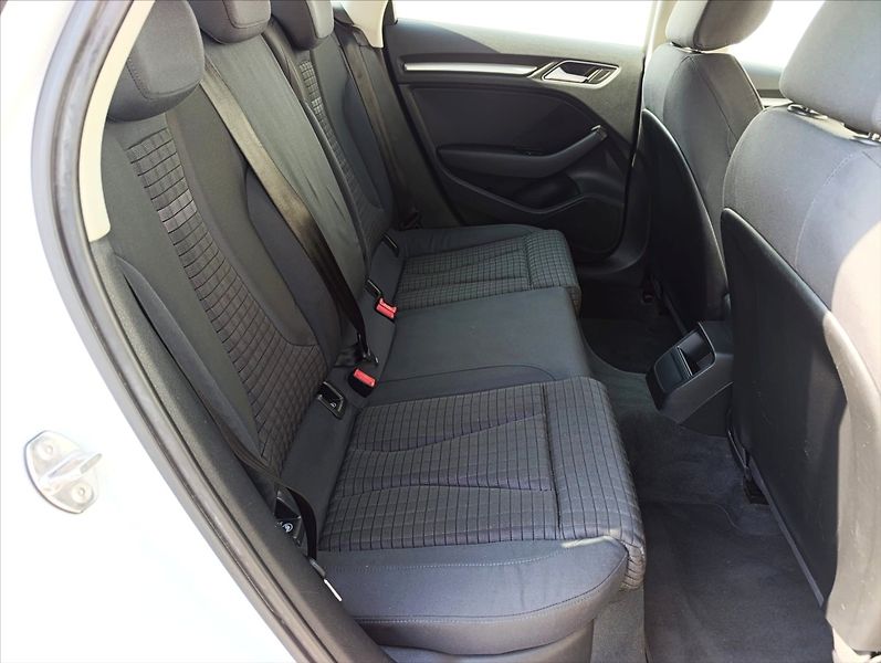 Audi A3 1,6 TDi Bi-xenon,Navi,Tempomat - fotka 24 z 34