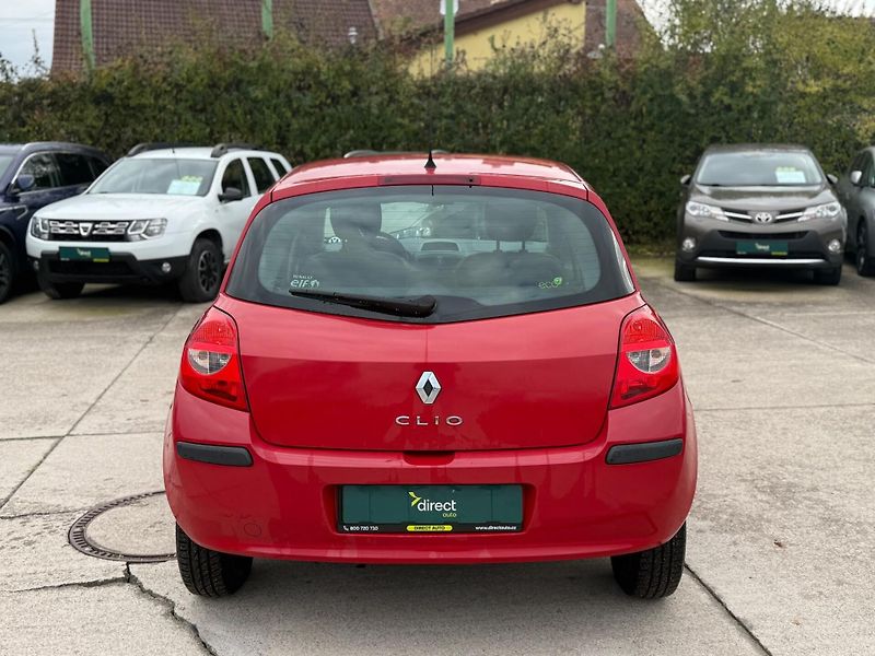 Renault Clio - fotka 8 z 9