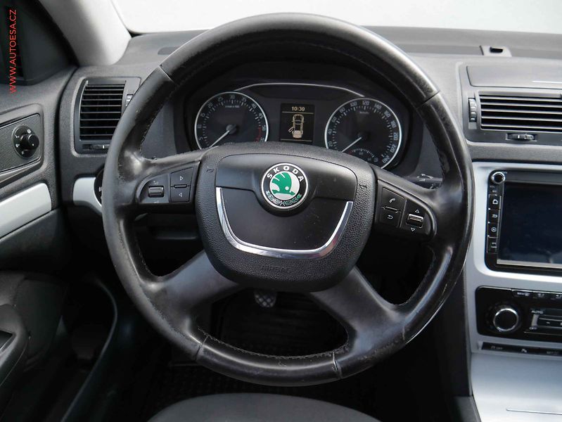 Škoda Octavia (2010) 1.6TDi, AAC, tempo - fotka 13 z 20