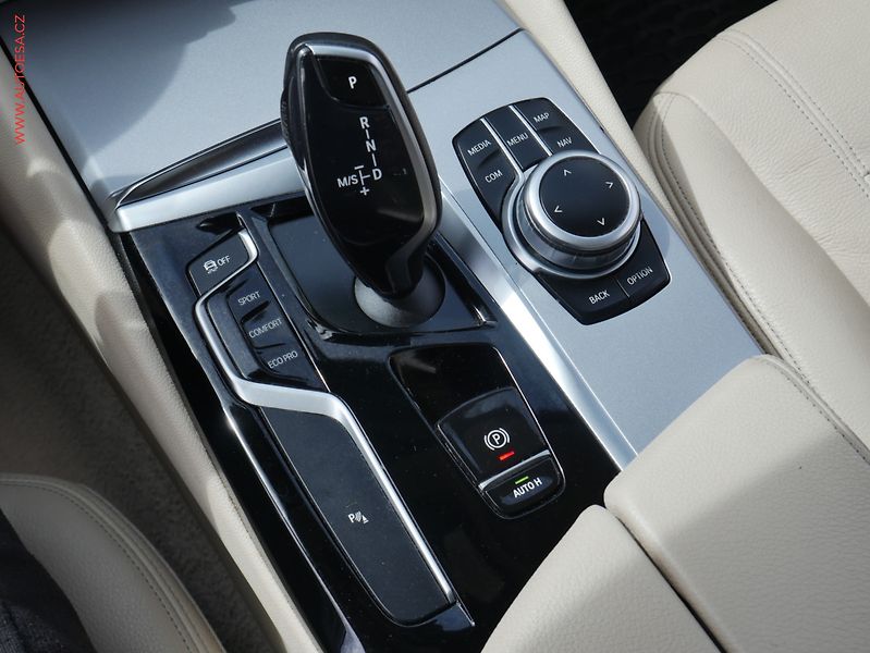 BMW Řada 5 (2018) 2.0D 520d, AT, LED, navi - fotka 14 z 25