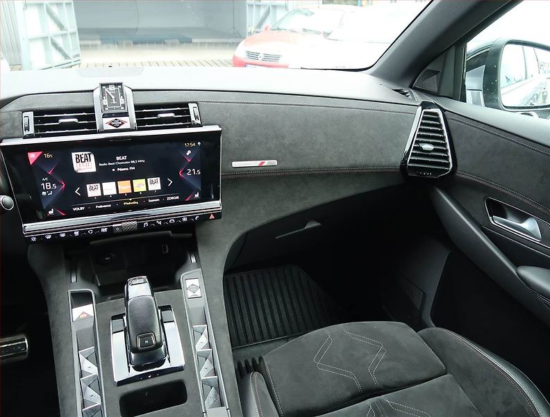 DS Automobiles DS7 Crossback (2022) Performance Line 1.6 PureTech - fotka 8 z 18