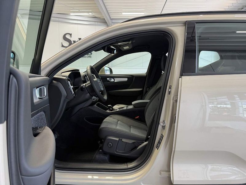 Volvo XC40 (2026) B3 2.0L 163 HP AT7 FWD CORE - fotka 13 z 21