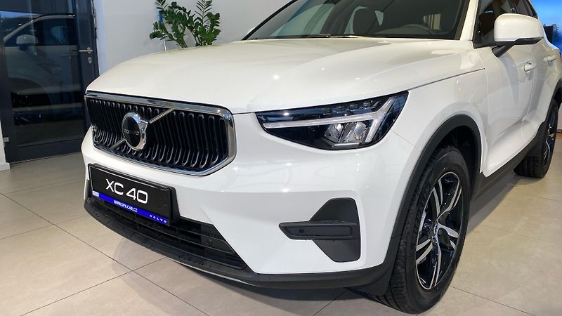Volvo XC40 (2026) CORE, B3 FWD, 120+10 kW / 163+ - fotka 3 z 14