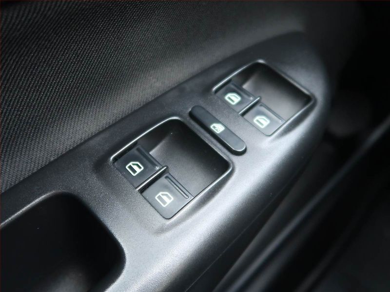 Škoda Octavia (2010) Ambiente 2.0 TDI, Xenony - fotka 16 z 16