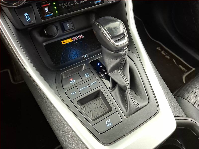 Toyota RAV4 (2023) Executive 2.5 Hybrid - fotka 13 z 15