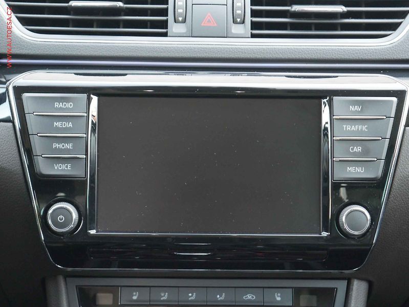 Škoda Superb (2015) 2.0 TDi, 1.maj, DSG, navi - fotka 11 z 20