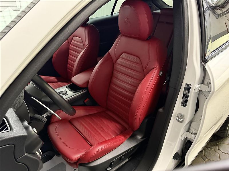 Alfa Romeo Stelvio VELOCE 154kW Q4 TAŽNÉ MATRIX - fotka 30 z 41