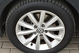 Volkswagen Golf 2.0TDi 110kW LOUNGE SERVIS.KN. - náhled 9