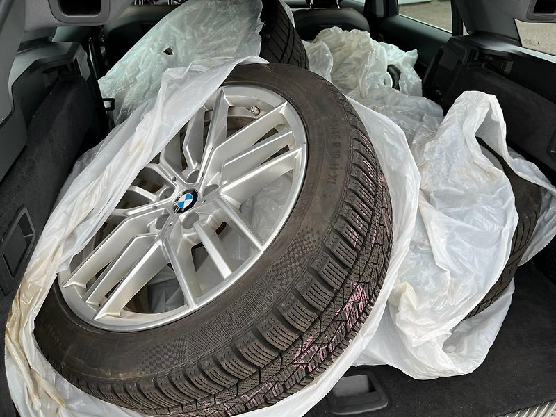 BMW i5 I5 Touring 250kw 93,1 SOH - fotka 7 z 8