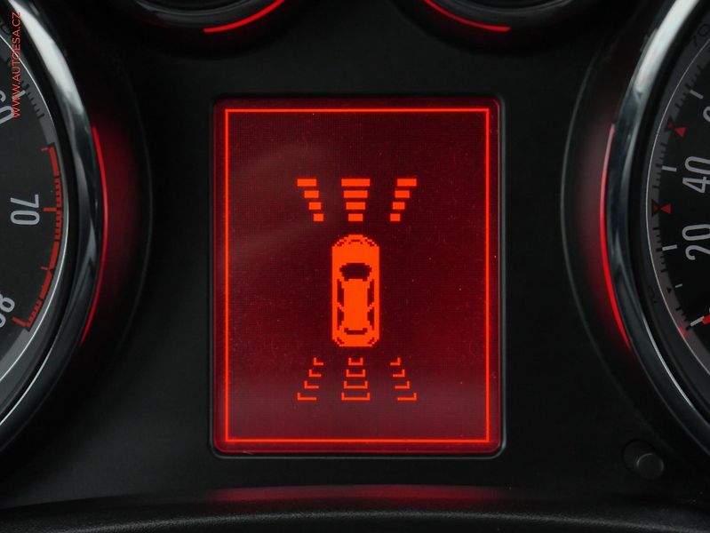 Opel Cascada (2013) 1.4i, AC, výhřev sed - fotka 18 z 21