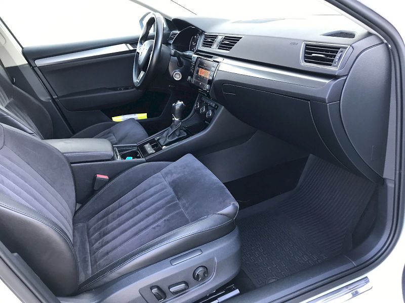 Škoda Superb (2017) GRT STY TD 140/2.0 A6F - fotka 19 z 27