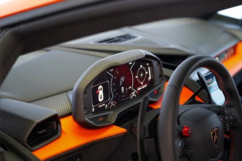 Lamborghini Revuelto (2024) Hybridní V12  - fotka 13 z 16
