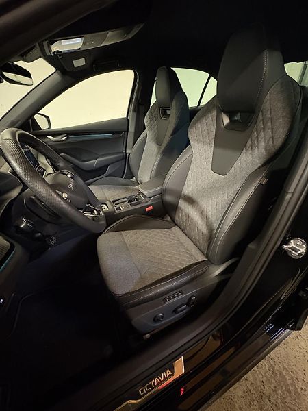 Škoda Octavia (2025)  Škoda  2.0 TSI Sportline 4x4 - fotka 15 z 15