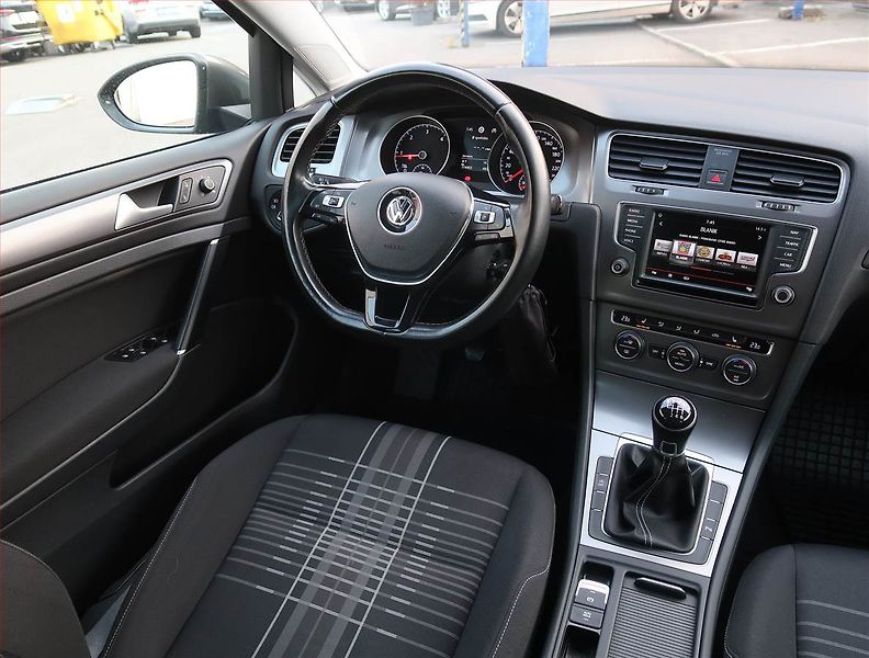 Volkswagen Golf (2016) Comfortline 2.0 TDI, Navi - fotka 7 z 19