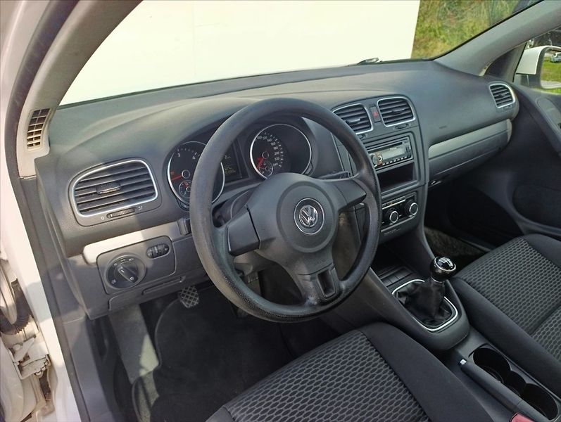 Volkswagen Golf 1,6 TDi Klimatizace - fotka 13 z 29