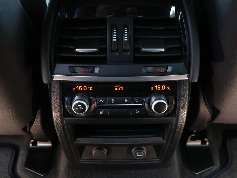 BMW X6 3,0 M50da 260kW Xdrive CZ LED - fotka 31 z 39