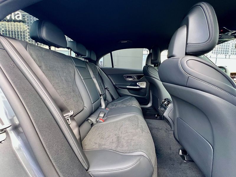 Mercedes-Benz Třídy C (2025) 220 d 4MATIC Edition 140 Years - fotka 14 z 29