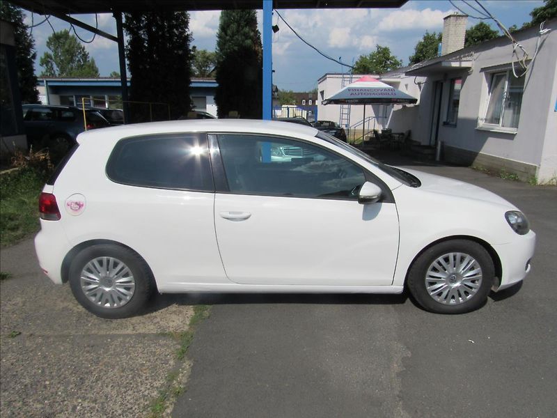 Volkswagen Golf 1,4 i 59kW - fotka 8 z 29
