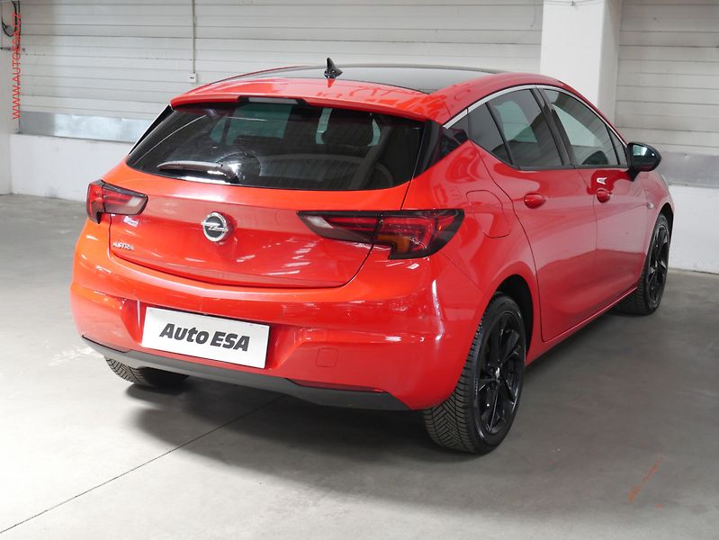Opel Astra (2019) 1.6 CDTi, AT - fotka 6 z 23