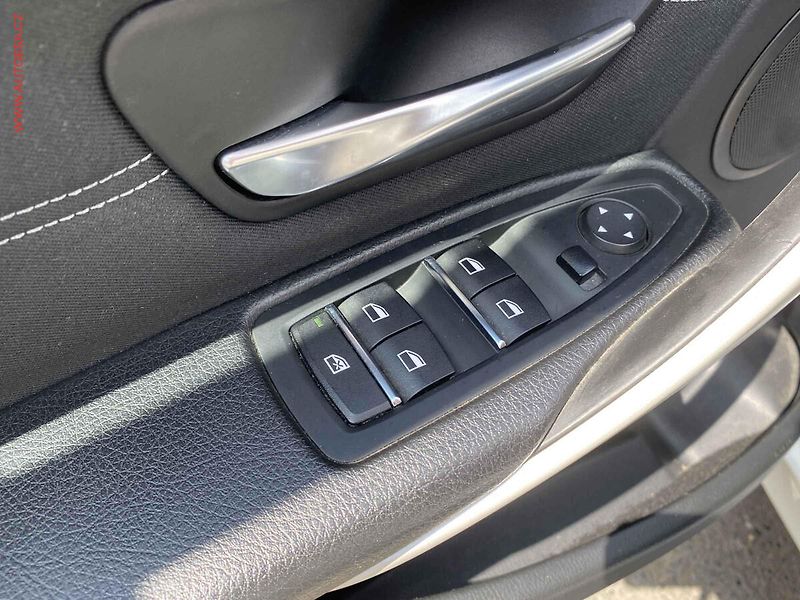 BMW Řada 3 (2018) 1.5i 318i, ČR, Advantage - fotka 13 z 18