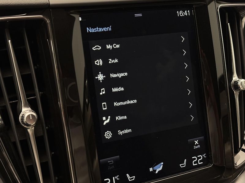 Volvo XC60 B4 AWD MOMENTUM PRO REZERVACE - fotka 33 z 43