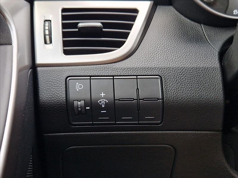 Hyundai i30 1,6 i 1.MAJITEL POUZ AUTORIZAK - fotka 32 z 32