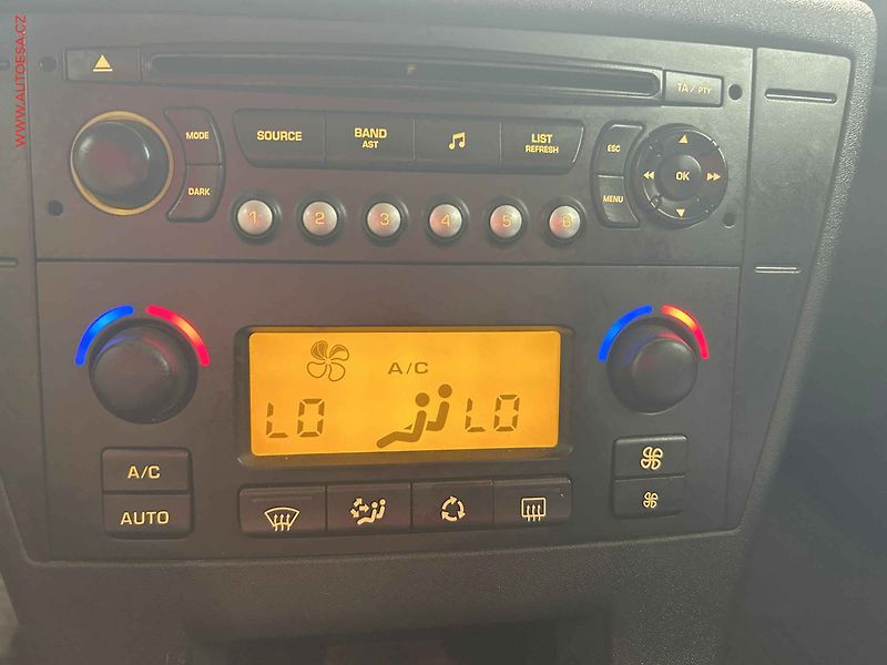 Citroën C4 (2005) 1.6, 1.maj, AAC, tempo - fotka 13 z 14