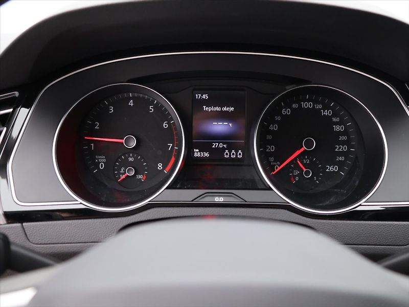 Volkswagen Passat 1,5 TSI 110 kW Business DPH CZ - fotka 15 z 26