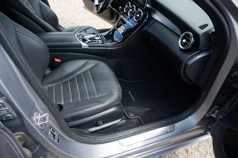 Mercedes-Benz Třídy C (2017) C 400 4 MATIC - fotka 18 z 37