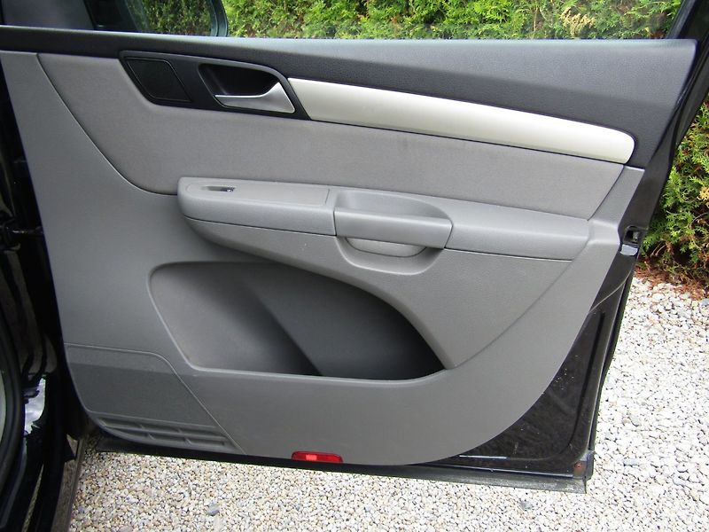 Seat Alhambra (2014) 2.0 TDI 103kW 4KIDS - fotka 24 z 44