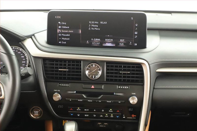 Lexus RX 400h (2023) 300 AWD - fotka 9 z 21
