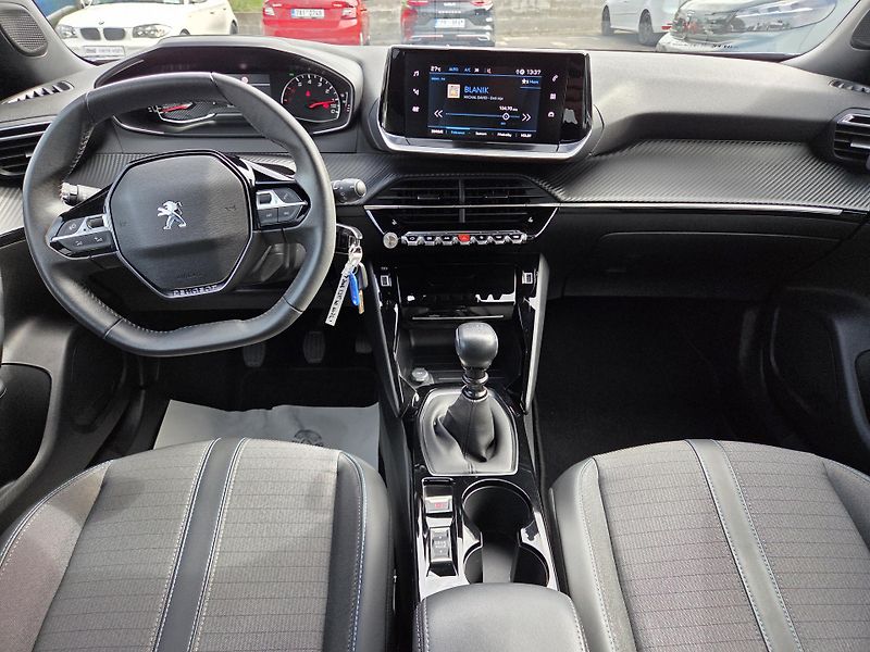 Peugeot 2008 (2023) 1.2 PT 100 ALLURE MAN6 - fotka 13 z 27