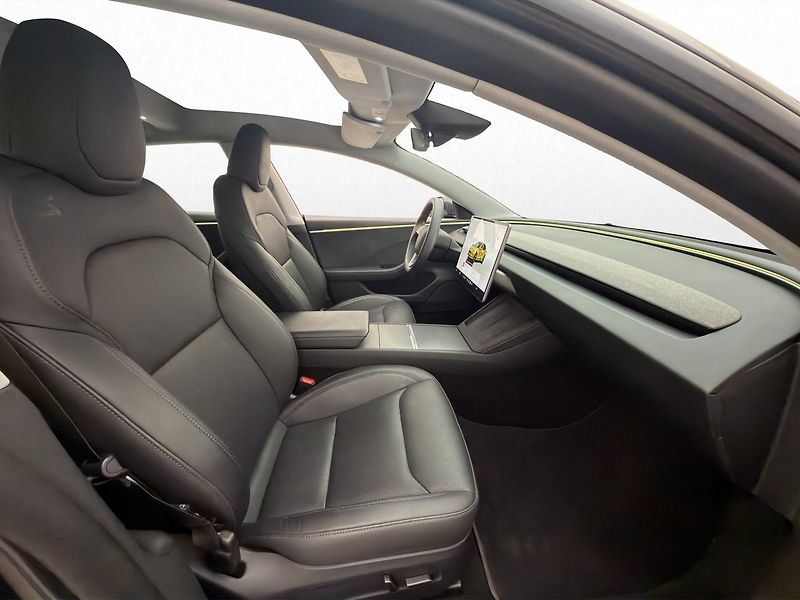 Tesla Model 3 Long Range AWD Highland - fotka 11 z 26