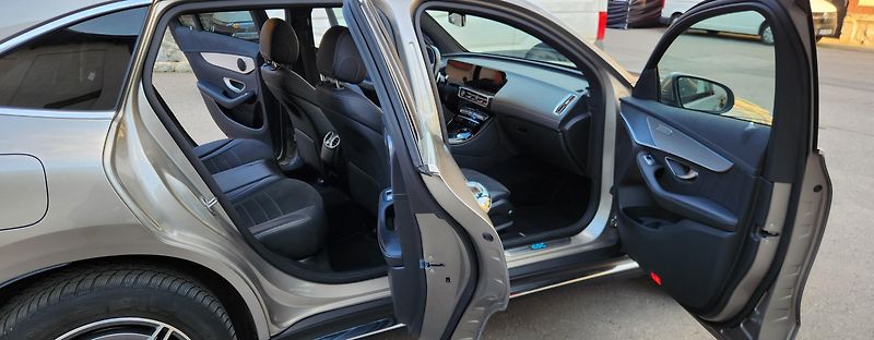 Mercedes-Benz EQC (2022) 400 4M AMG SOH 94,5% 85kWh - fotka 10 z 50