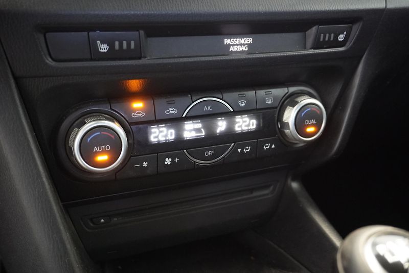 Mazda 3 2,0I SKYACTIV-G - fotka 15 z 25