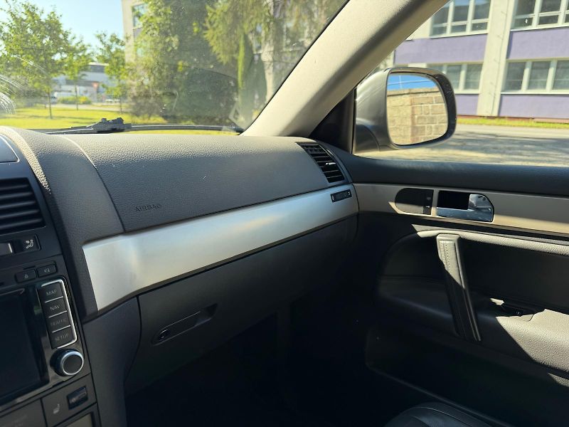 Volkswagen Touareg 3,0 TDi V6 4-motion /servis.k. - fotka 25 z 33