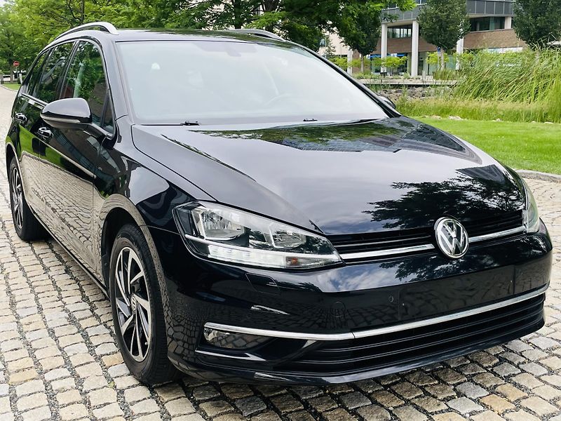 Volkswagen Golf 1.0TSI MANUÁL VÝHŘEV TAŽNÉ  - fotka 7 z 38