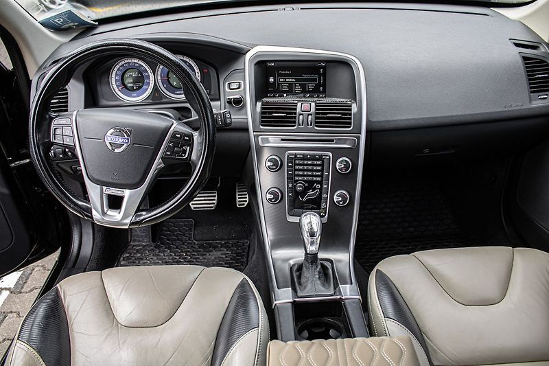 Volvo XC60 - fotka 25 z 28