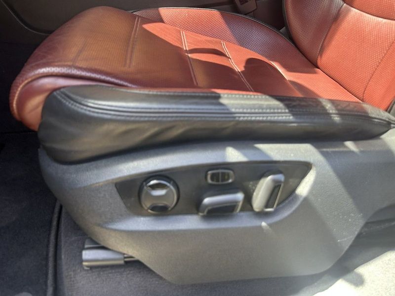 Volkswagen Touareg 3.0 V6 TDi BlueMotion - fotka 23 z 35