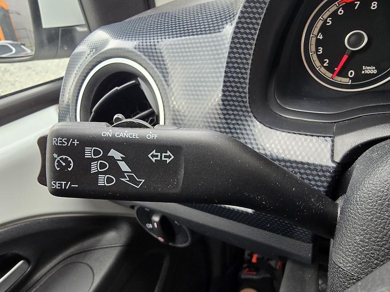 Volkswagen up! CNG KAMERA + DIGIKLIMA ČR - fotka 21 z 28