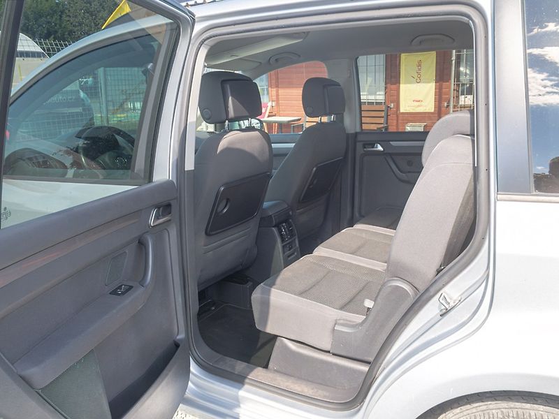 Volkswagen Touran (2014) 1.6TDI 77KW DSG NAVI – 7 SEDAD - fotka 35 z 50