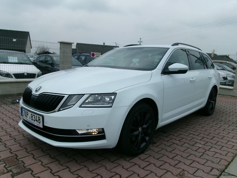Škoda Octavia (2019) 1,5TSI DSG AC TEMP ČR - fotka 2 z 36