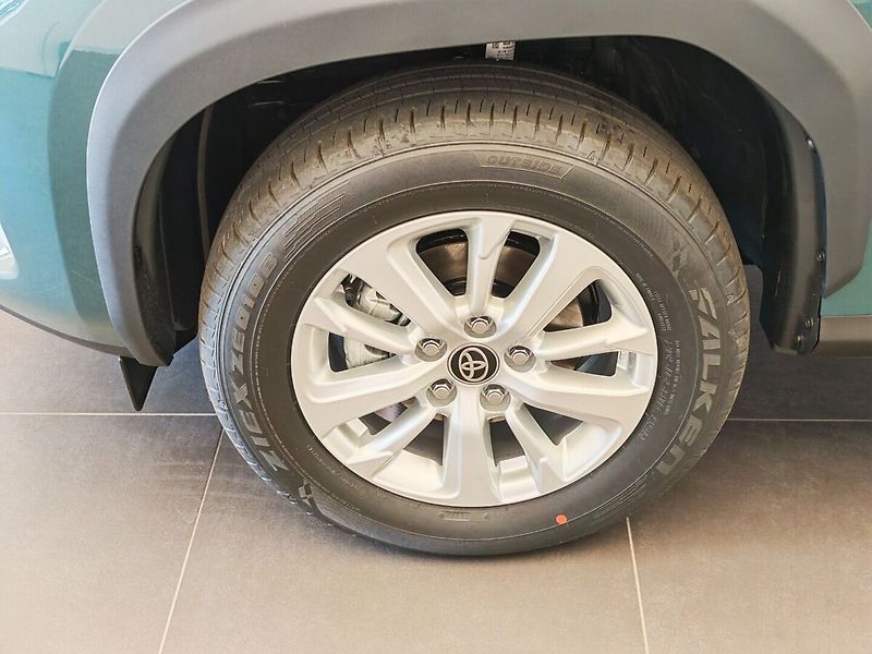 Toyota Yaris Cross 1.5 Hybrid ( 115k ) e-CVT 4x2 - fotka 7 z 33