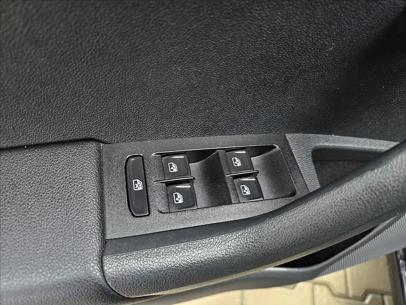 Škoda Octavia III 2,0TDi 110KW Edition + - fotka 14 z 46