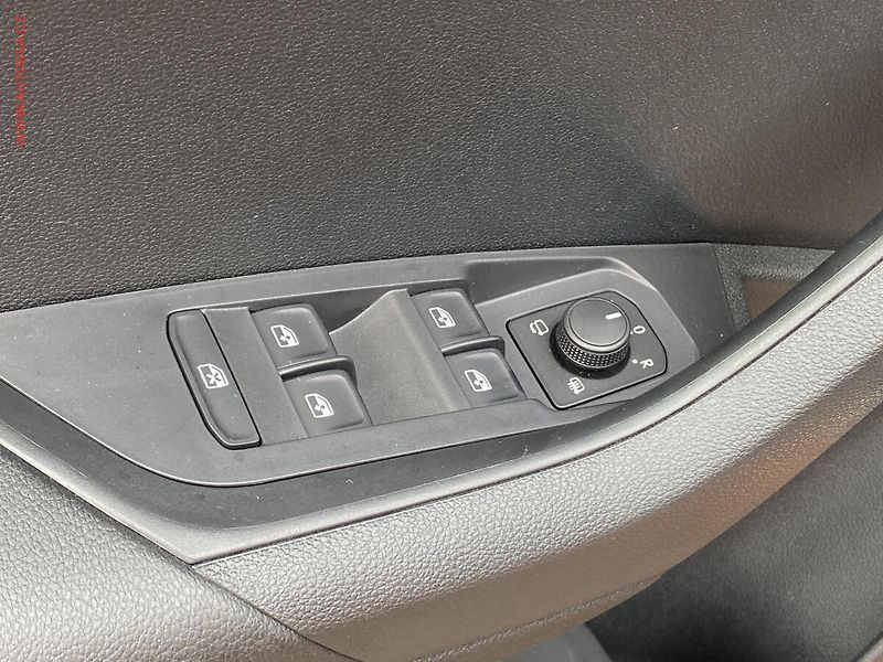 Škoda Karoq (2025) 2.0 TDi 4X4, 1.maj,ČR - fotka 12 z 22