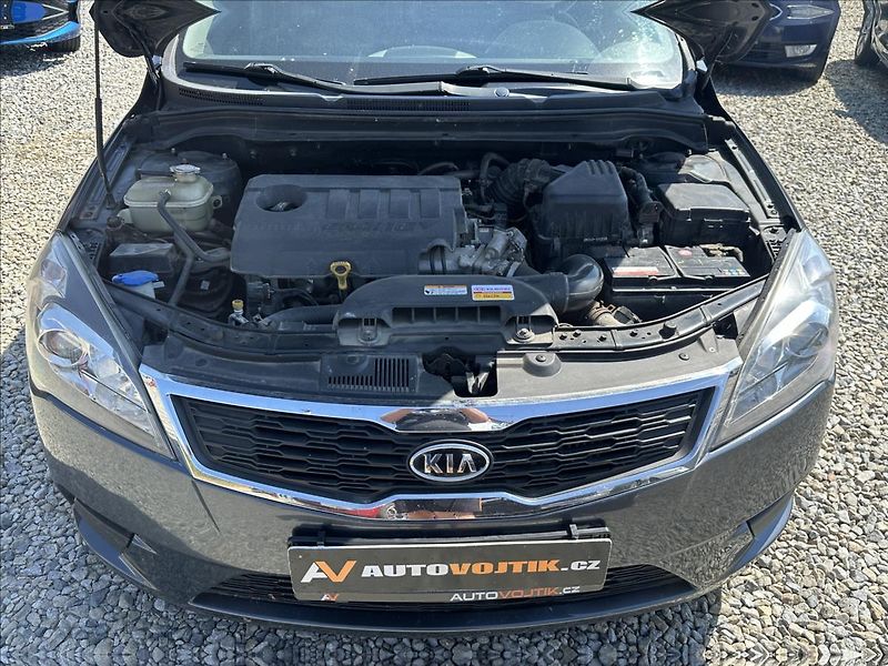 Kia Ceed 1,6 CRDi 85kW Exclusive - fotka 28 z 28
