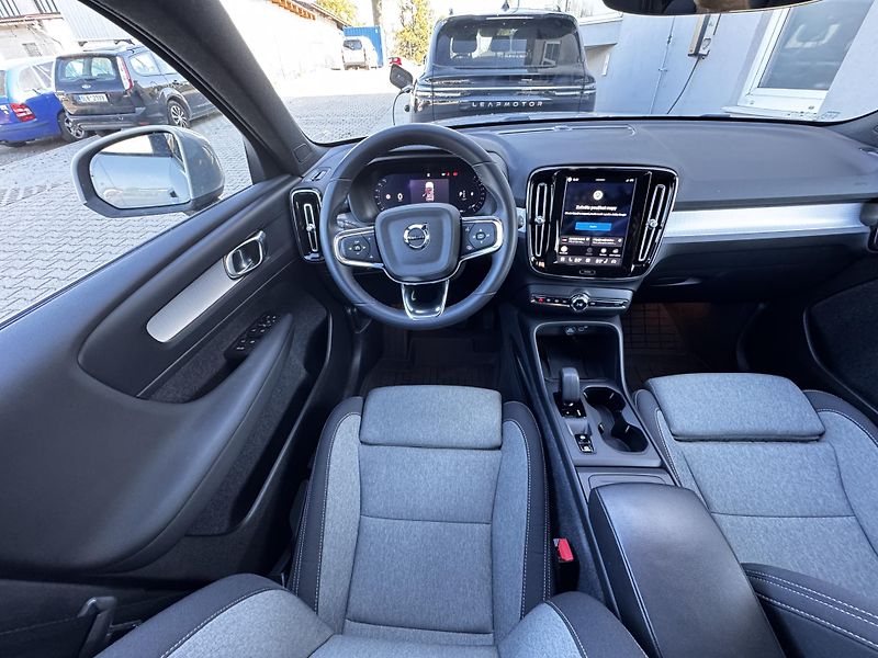 Volvo XC40 B3 FWD // 1. maj // ČR + kola - fotka 16 z 36