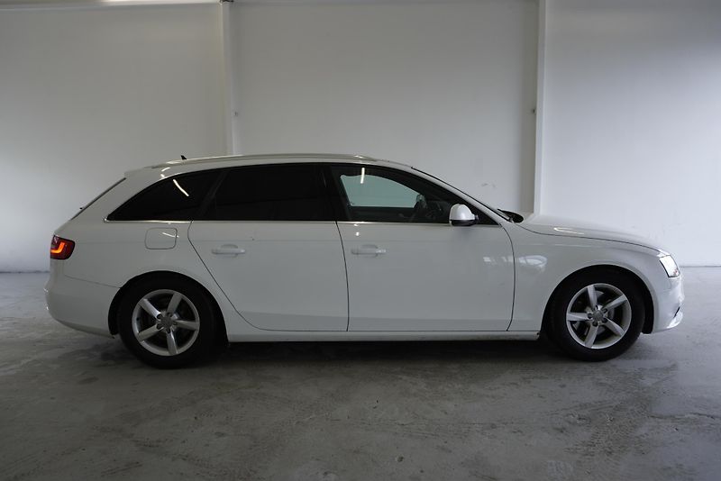 Audi A4 2,0 TDI S-LINE - fotka 4 z 30