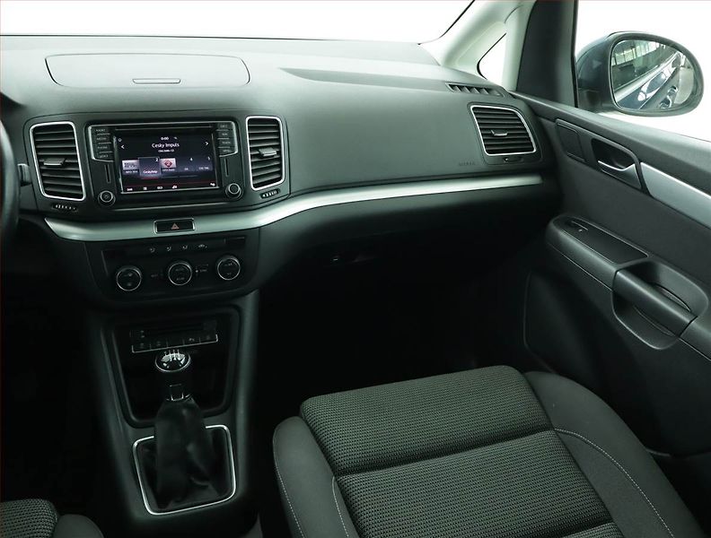Volkswagen Sharan (2016) 1.4 TSI, 7 míst, Serv.kniha - fotka 8 z 18