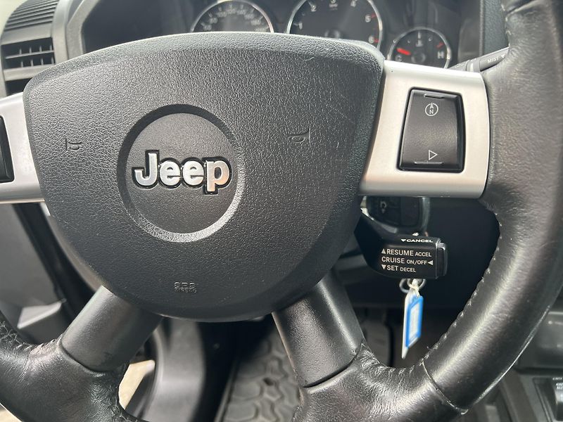 Jeep Cherokee 2.8CRD MANUÁL 6.R.ST. KLIMA - fotka 16 z 38